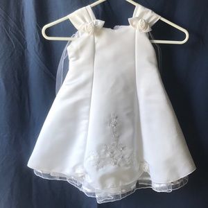 GROWING UP USA. FORMAL DRESS FOR SMALL GIRL.